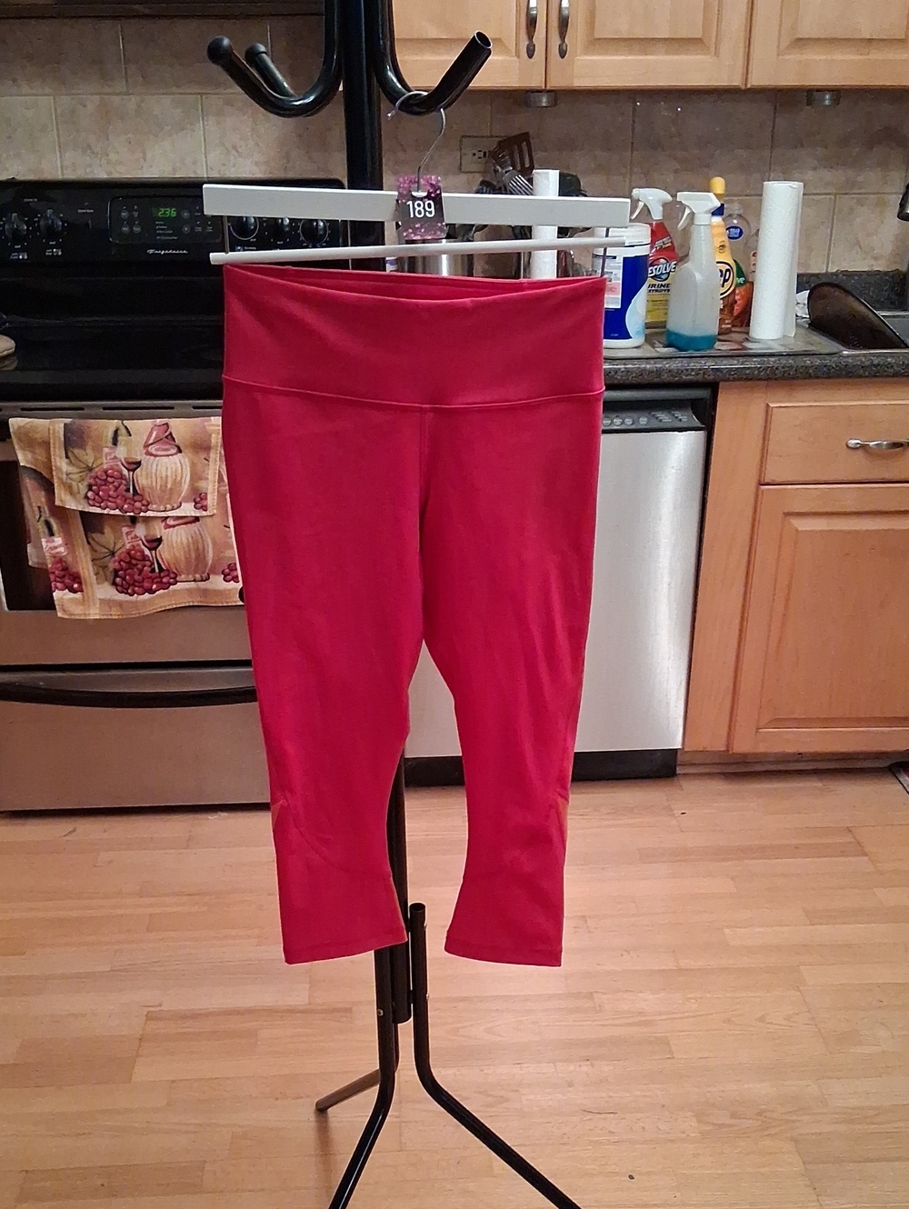 High-Waist Capri Leggings in Pink